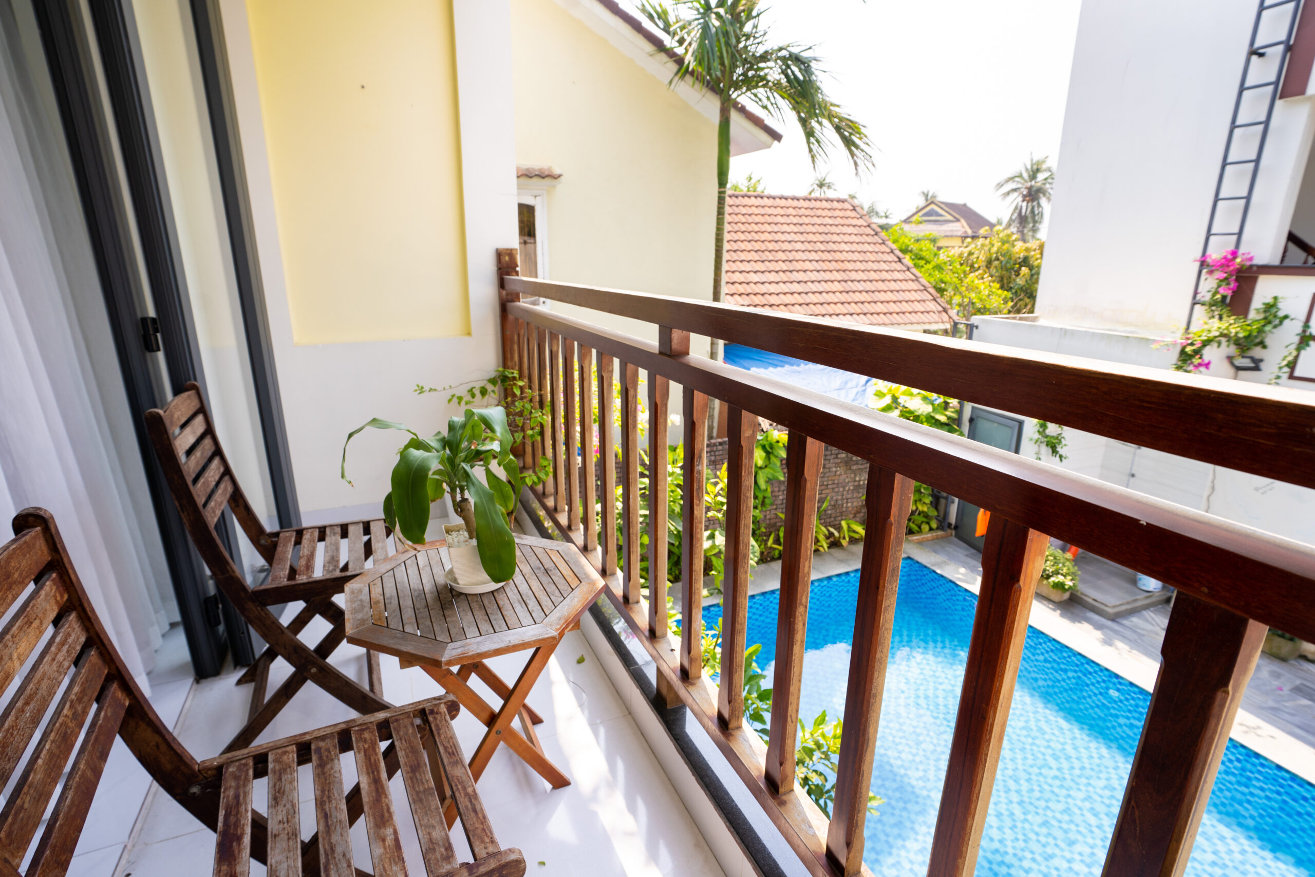 Phòng Deluxe Nhìn Ra Hồ Bơi